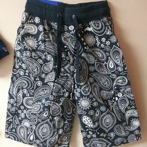 New Size Small/Medium bandana print cargo shorts